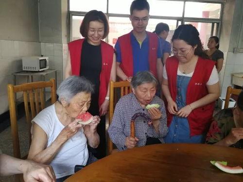 吃瓜娱乐圈爷爷奶奶,揭秘“吃瓜”爷爷奶奶的娱乐生活 第1张 吃瓜娱乐圈爷爷奶奶,揭秘“吃瓜”爷爷奶奶的娱乐生活 第1张